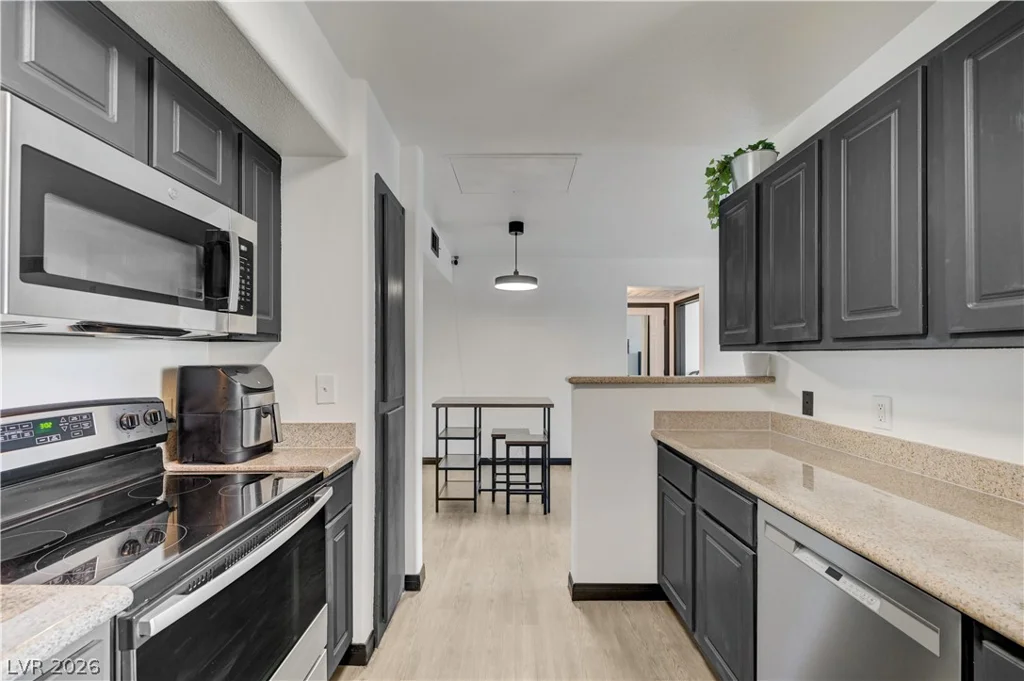 8000 Badura, Las Vegas, NV 89113