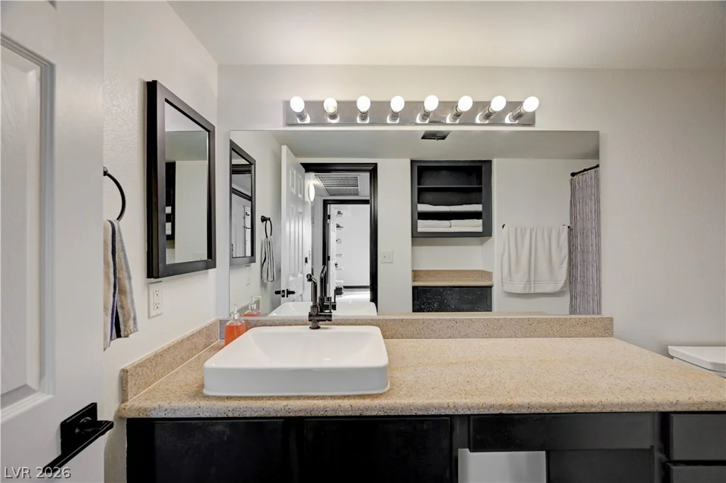 8000 Badura, Las Vegas, NV 89113
