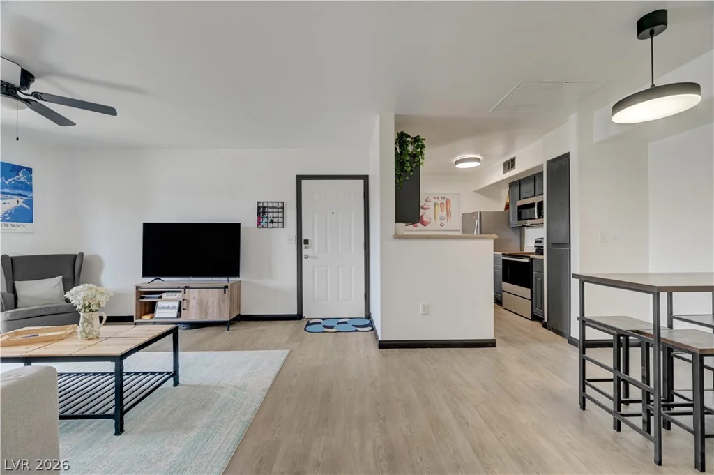 8000 Badura, Las Vegas, NV 89113