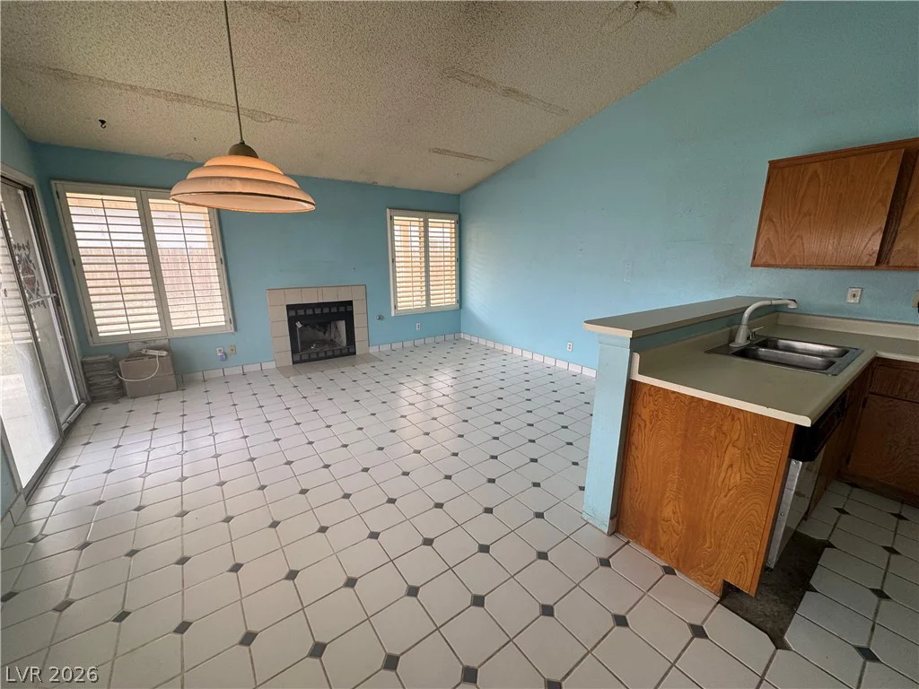 1997 Crowley, Las Vegas, NV 89142
