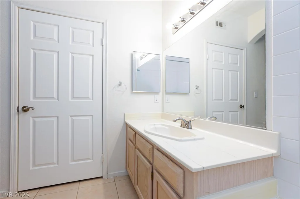 6480 Annie Oakley, Las Vegas, NV 89120