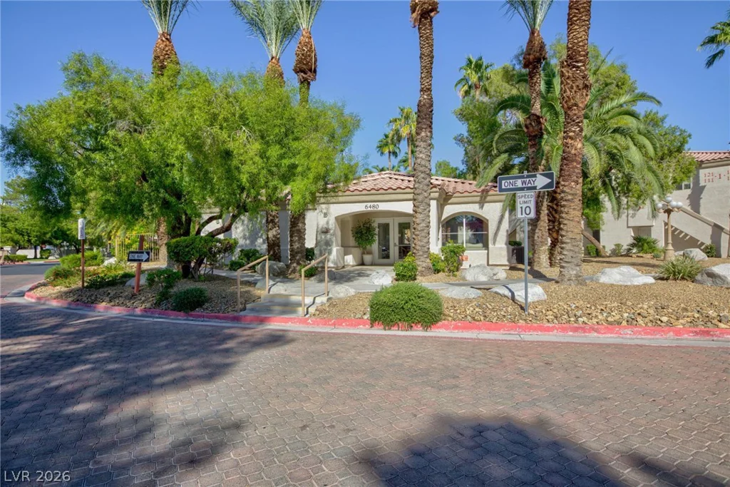 6480 Annie Oakley, Las Vegas, NV 89120