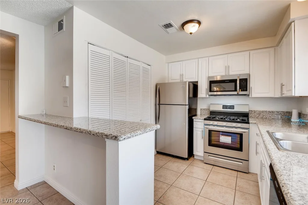 6156 Meadow Vista, Las Vegas, NV 89103