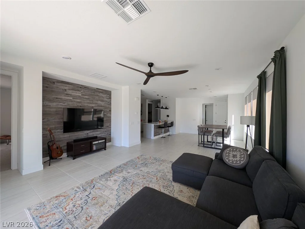 6611 Summershade, North Las Vegas, NV 89086