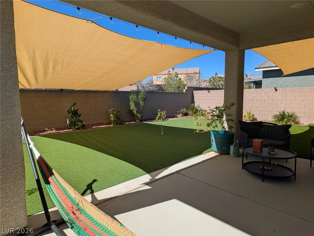6611 Summershade, North Las Vegas, NV 89086