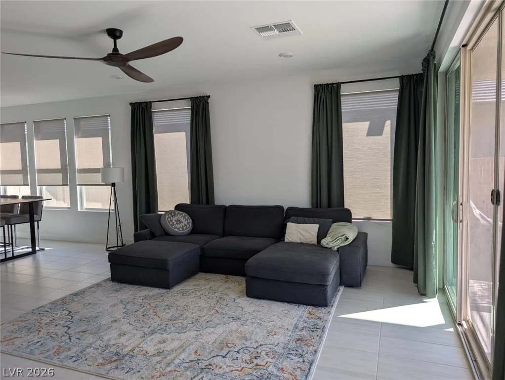6611 Summershade, North Las Vegas, NV 89086