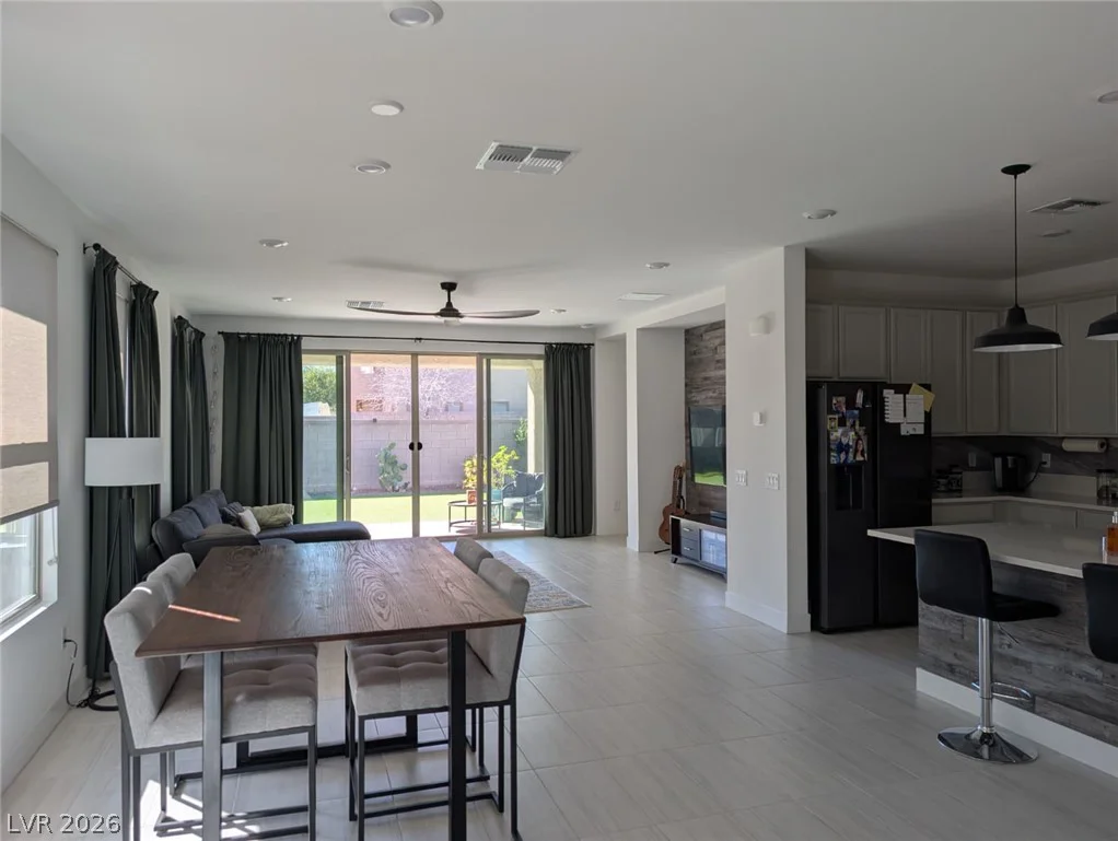 6611 Summershade, North Las Vegas, NV 89086