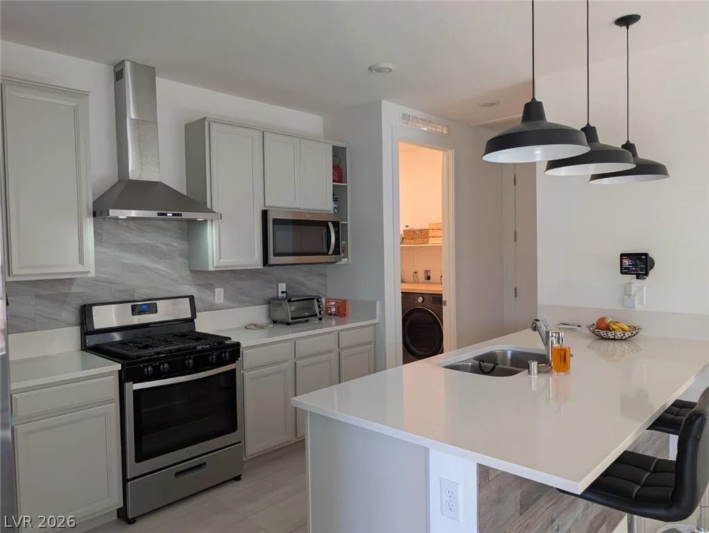 6611 Summershade, North Las Vegas, NV 89086