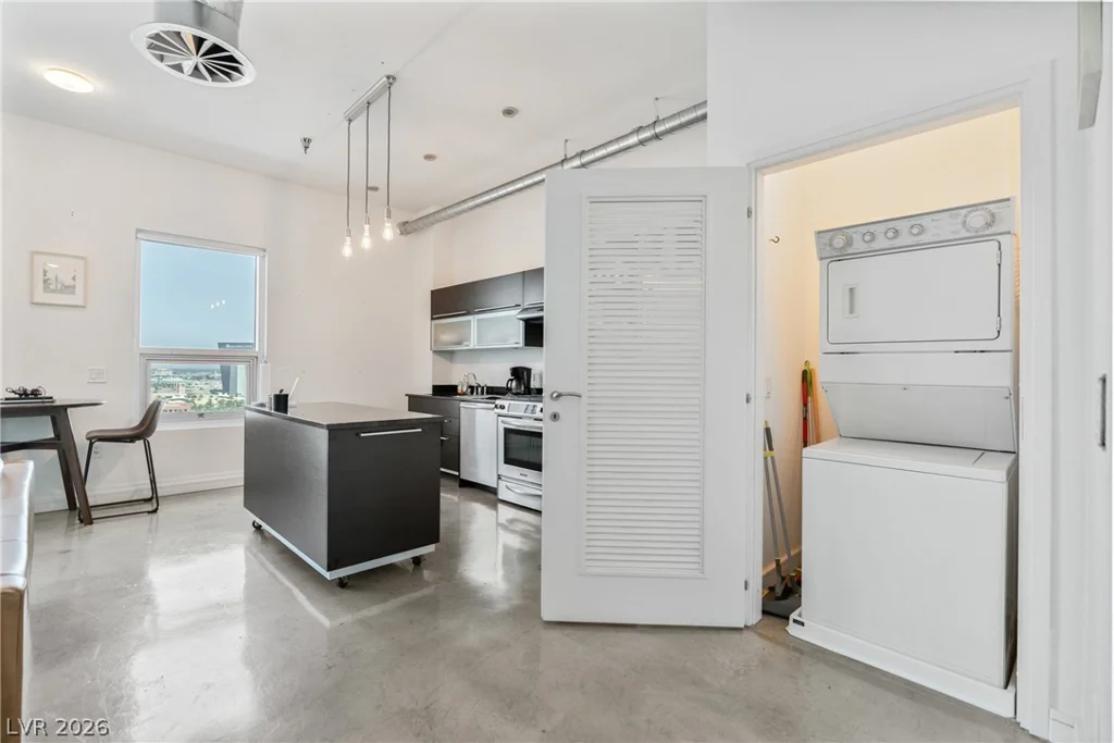 200 Hoover, Las Vegas, NV 89101