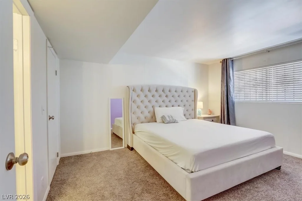 555 Royal Crest, Las Vegas, NV 89169