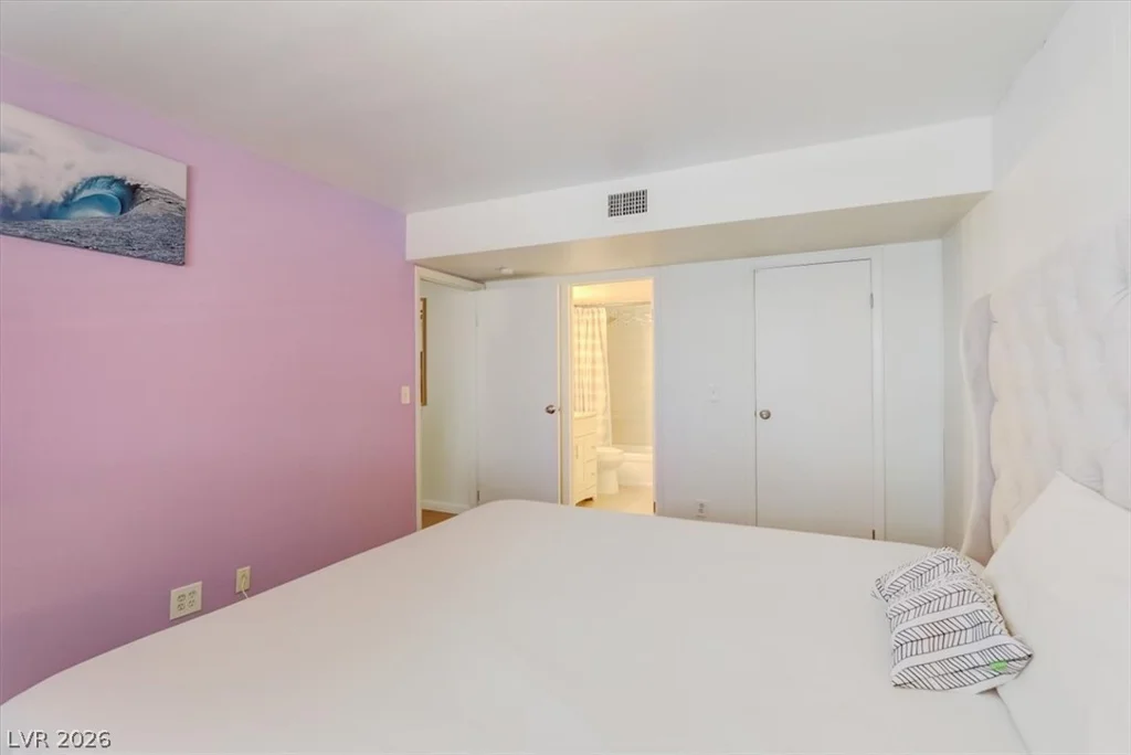 555 Royal Crest, Las Vegas, NV 89169