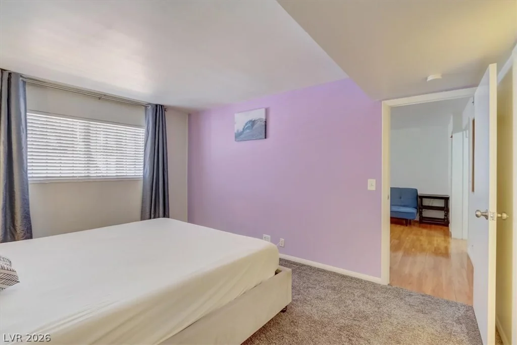 555 Royal Crest, Las Vegas, NV 89169