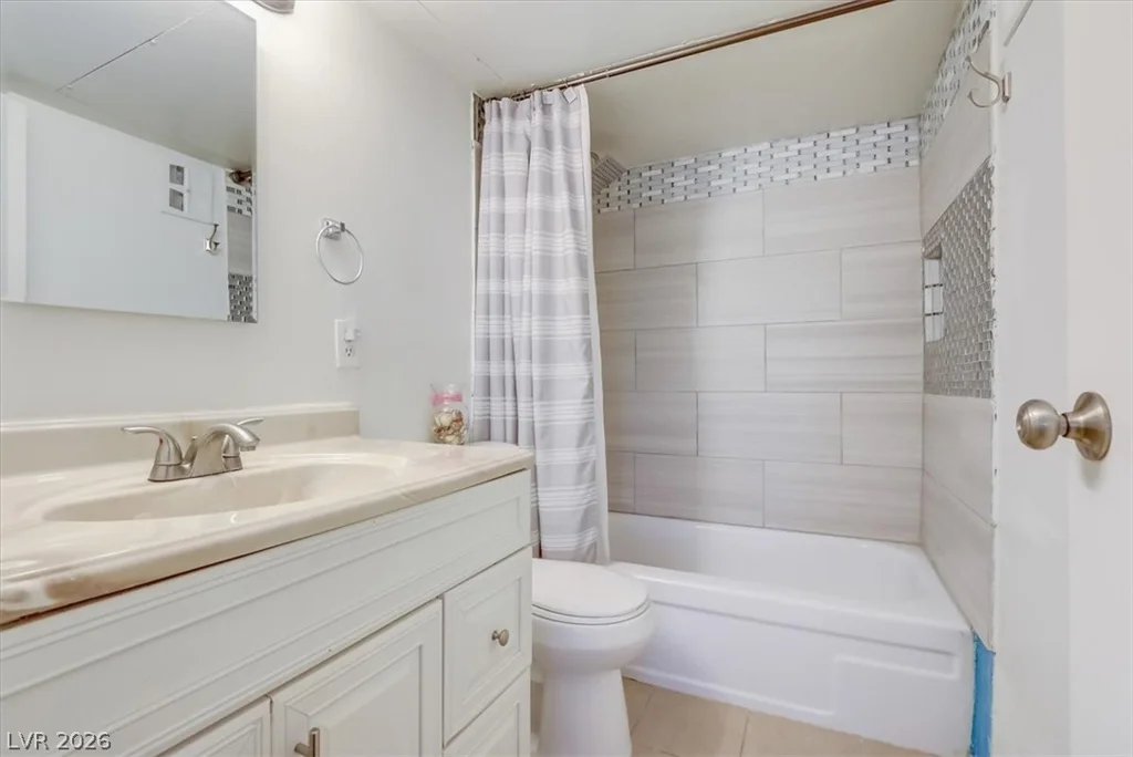 555 Royal Crest, Las Vegas, NV 89169