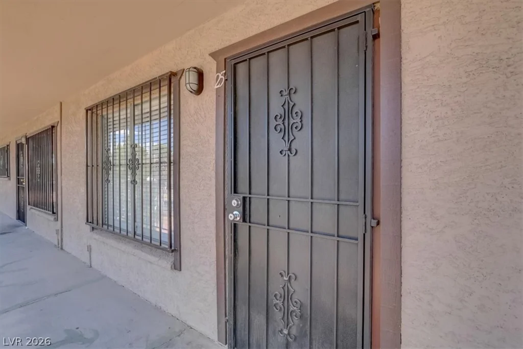 555 Royal Crest, Las Vegas, NV 89169