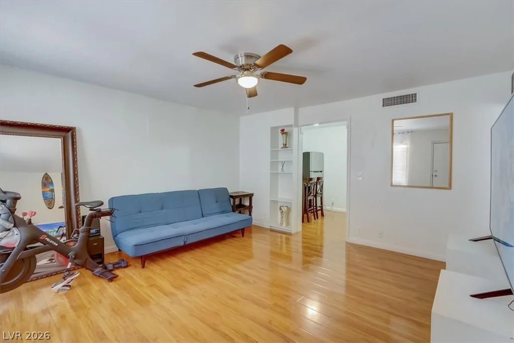 555 Royal Crest, Las Vegas, NV 89169