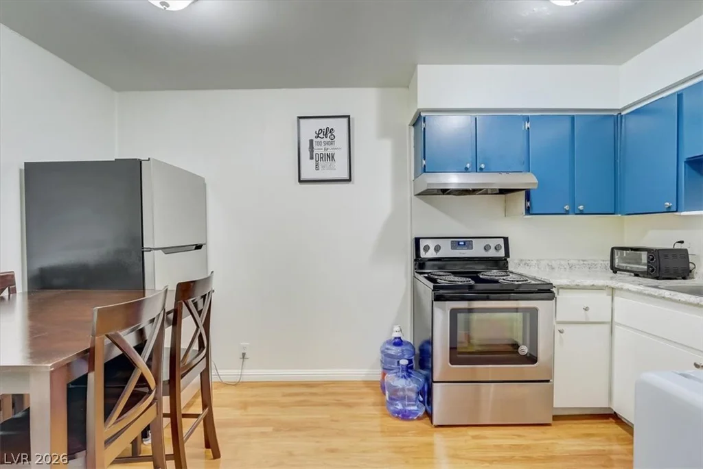 555 Royal Crest, Las Vegas, NV 89169
