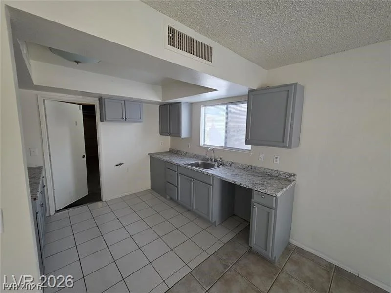 7235 Wichita, Las Vegas, NV 89119