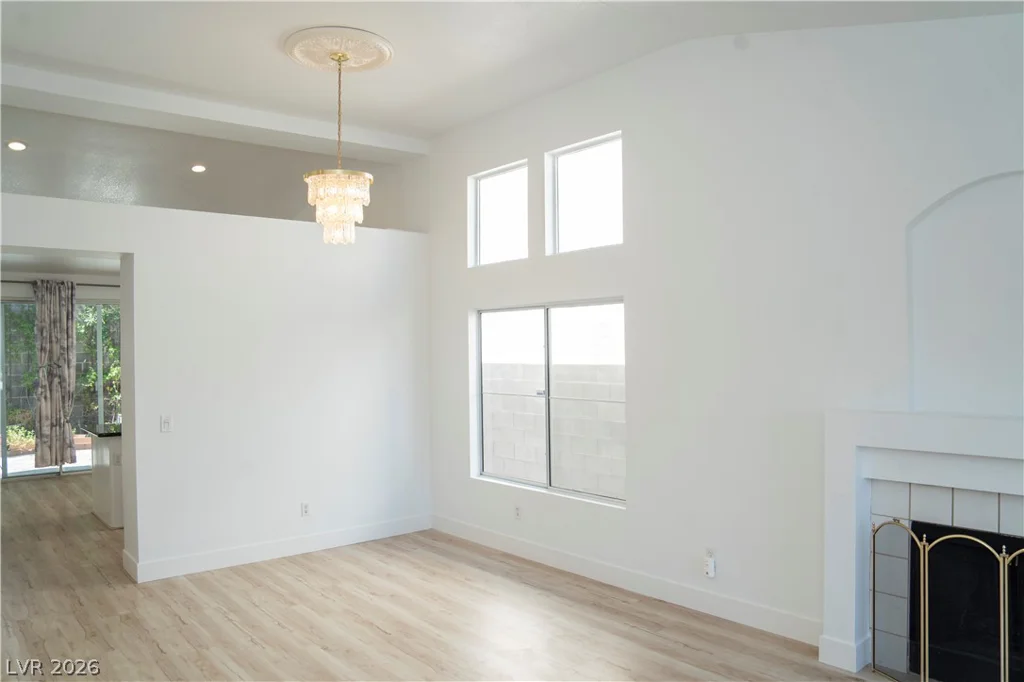 1417 Country Hollow, Las Vegas, NV 89117