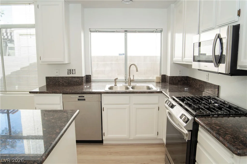 1417 Country Hollow, Las Vegas, NV 89117