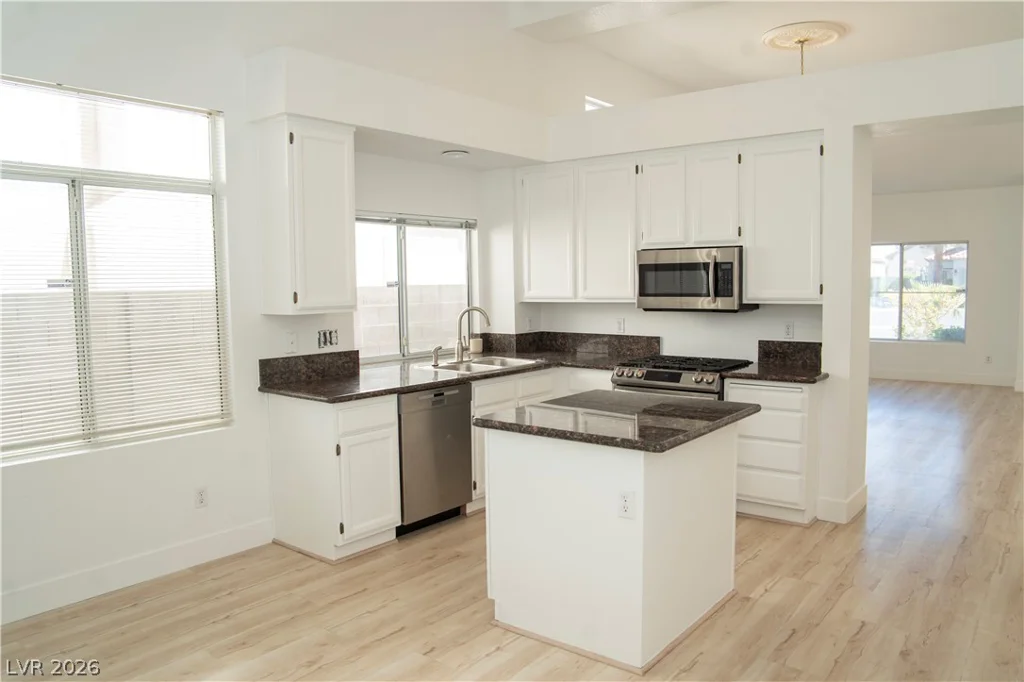 1417 Country Hollow, Las Vegas, NV 89117