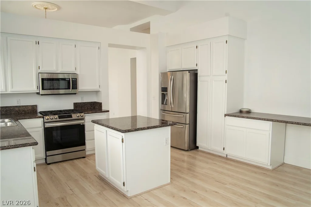 1417 Country Hollow, Las Vegas, NV 89117
