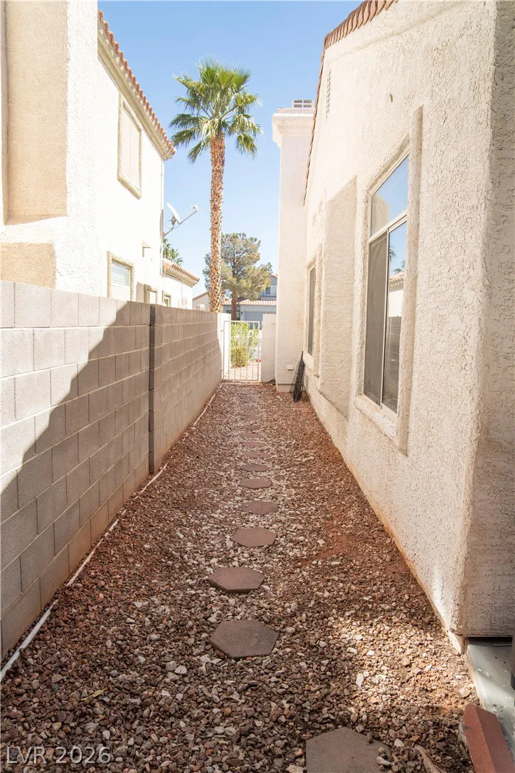1417 Country Hollow, Las Vegas, NV 89117