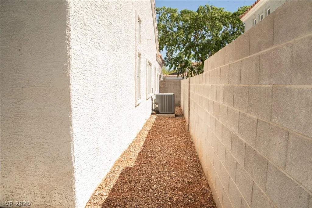 1417 Country Hollow, Las Vegas, NV 89117