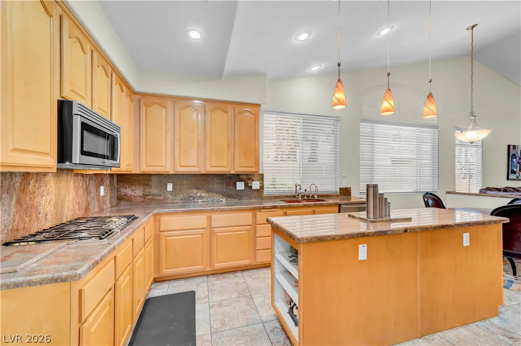 8421 Willow Point, Las Vegas, NV 89128
