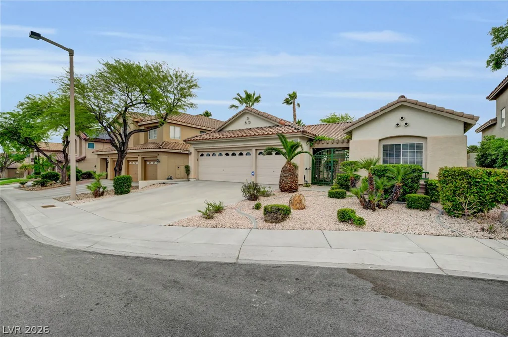 8421 Willow Point, Las Vegas, NV 89128