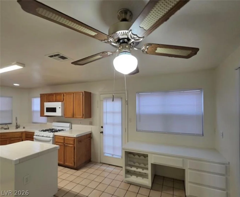 6561 Avon, Las Vegas, NV 89108