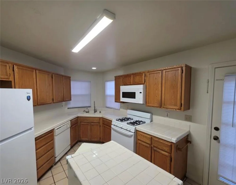 6561 Avon, Las Vegas, NV 89108