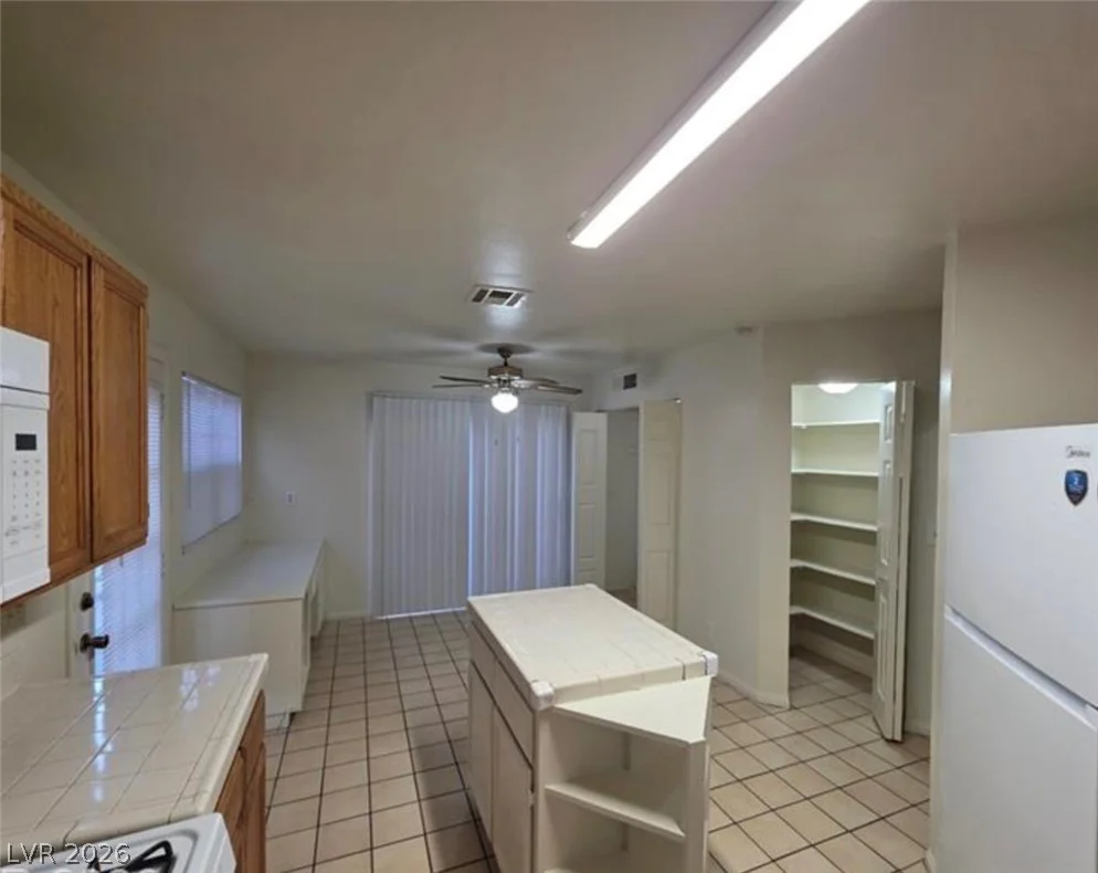 6561 Avon, Las Vegas, NV 89108