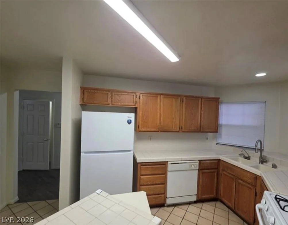 6561 Avon, Las Vegas, NV 89108