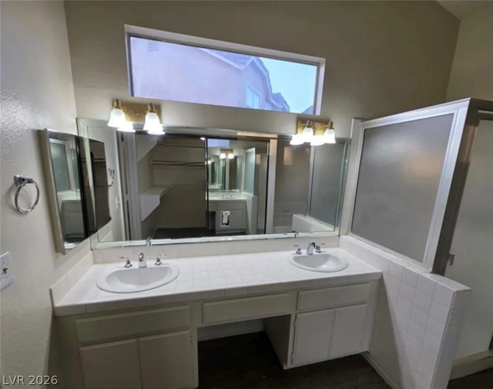 6561 Avon, Las Vegas, NV 89108
