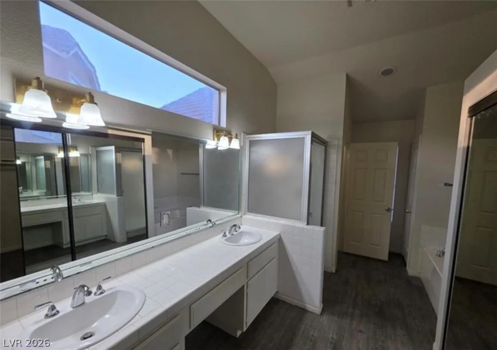 6561 Avon, Las Vegas, NV 89108