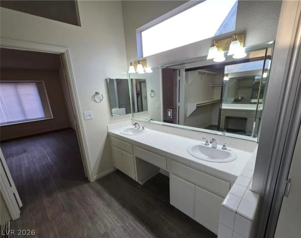 6561 Avon, Las Vegas, NV 89108