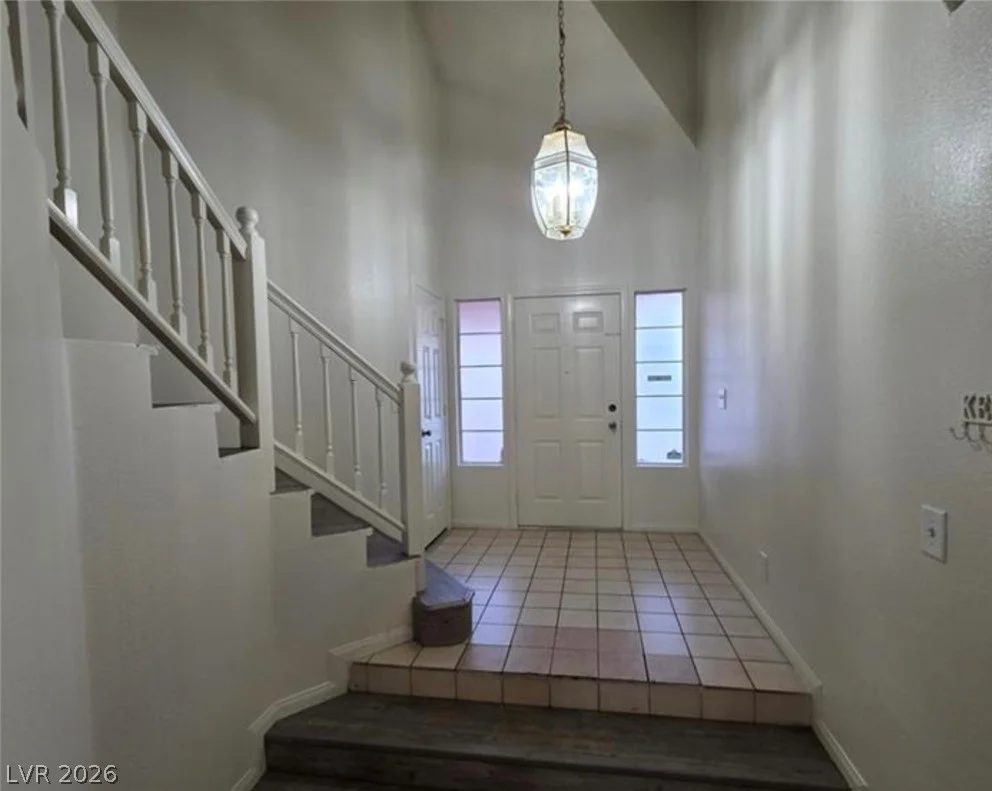 6561 Avon, Las Vegas, NV 89108
