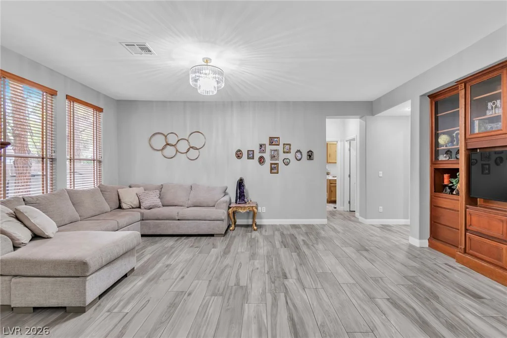 1000 Meadowleah, Las Vegas, NV 89145