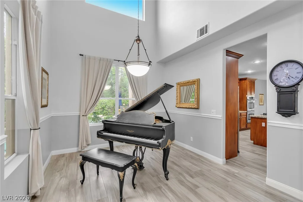 1000 Meadowleah, Las Vegas, NV 89145