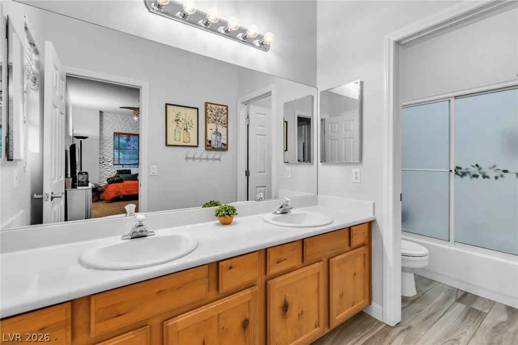 1000 Meadowleah, Las Vegas, NV 89145