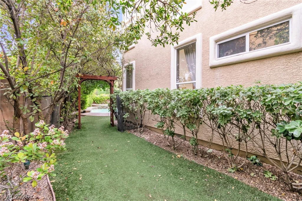 1000 Meadowleah, Las Vegas, NV 89145