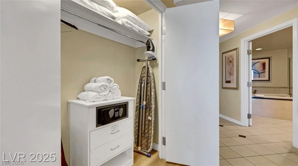 135 HARMON, Las Vegas, NV 89109