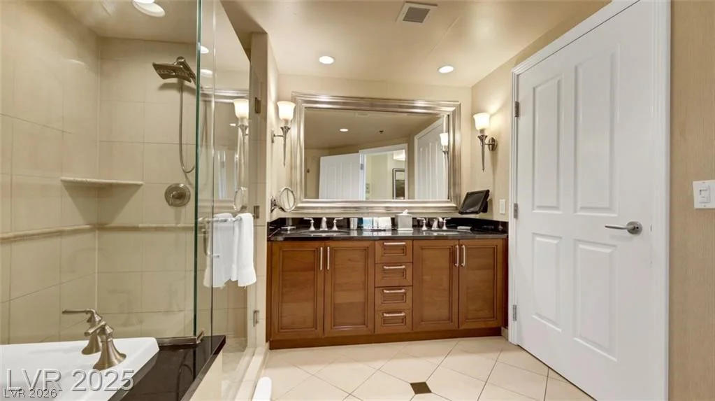 135 HARMON, Las Vegas, NV 89109