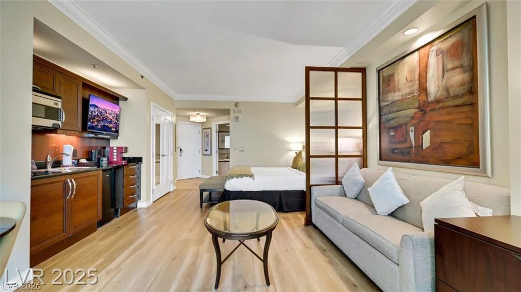135 HARMON, Las Vegas, NV 89109