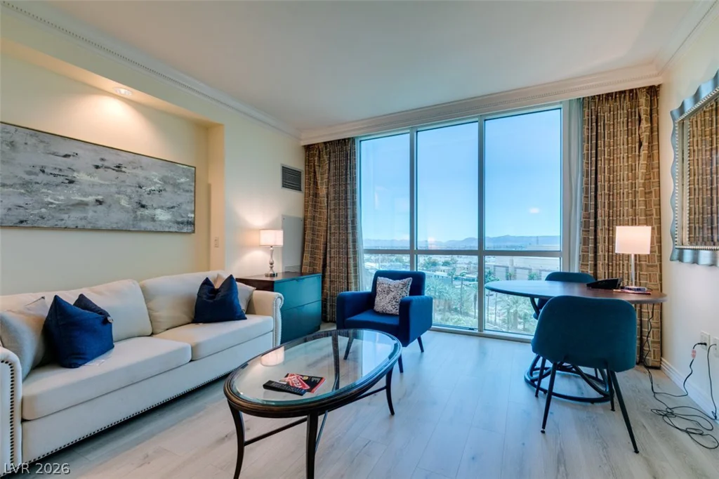 135 HARMON, Las Vegas, NV 89109