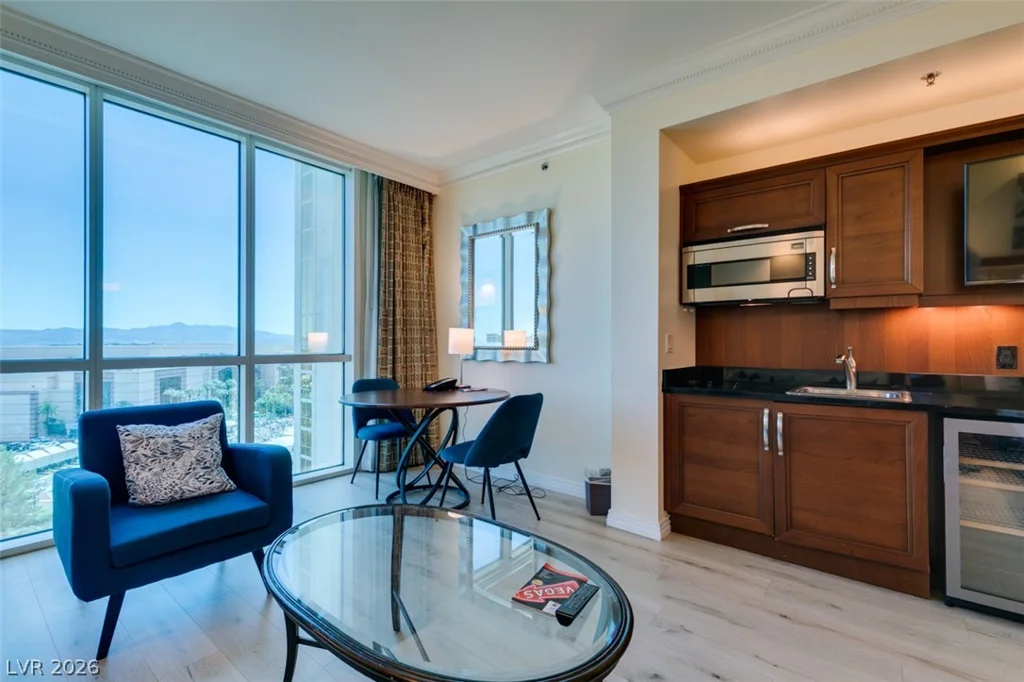 135 HARMON, Las Vegas, NV 89109