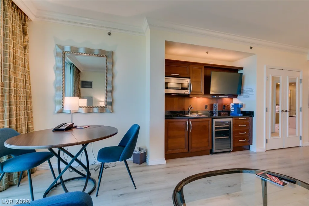 135 HARMON, Las Vegas, NV 89109