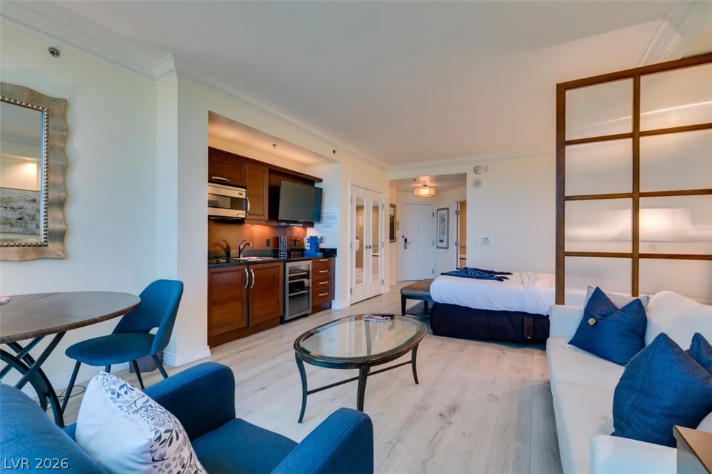 135 HARMON, Las Vegas, NV 89109