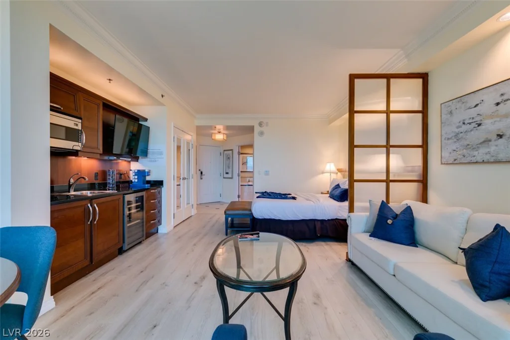 135 HARMON, Las Vegas, NV 89109