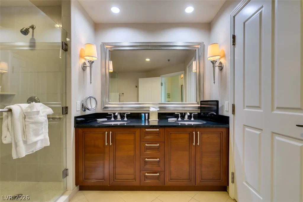 135 HARMON, Las Vegas, NV 89109